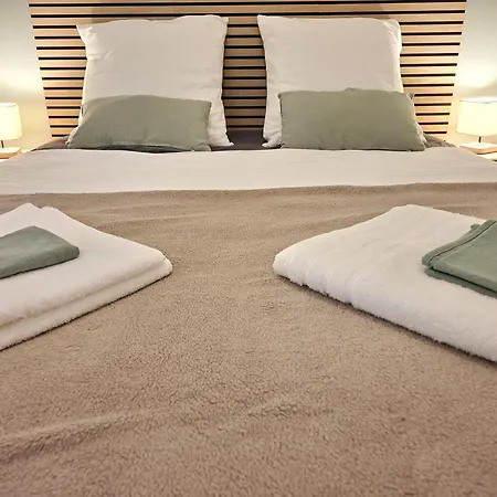 Le Cocon De Charme - 4pers - 2min Halle Marcadieu - 6min Centre Apartment *